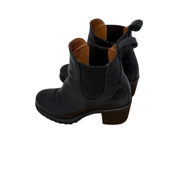 Frye Sabrina Chelsea Boot Chunky Black Leather Block Heel Vibram Sole Womens 8? - Picture 4 of 8